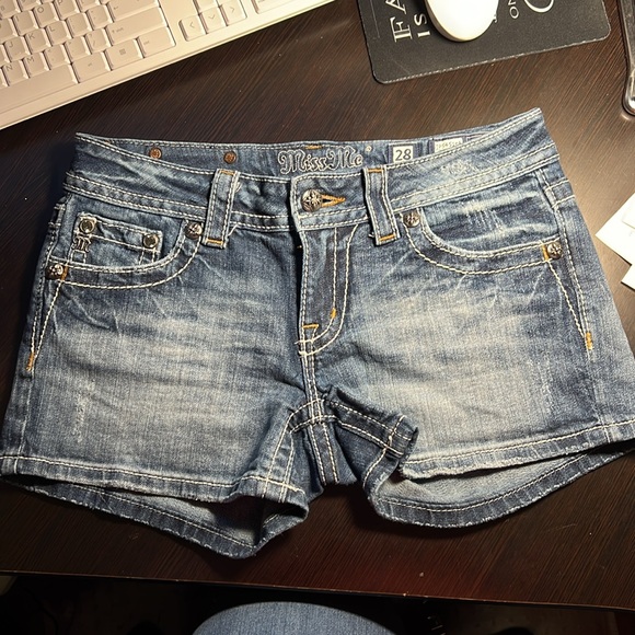 Miss Me Jean Shorts 28 - Picture 4 of 4